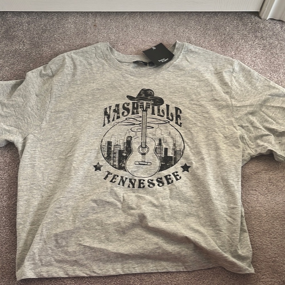 Women’s tee size large